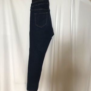 Old Navy maternity skinny jeans